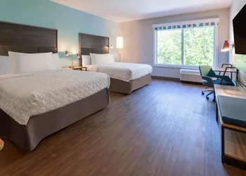 Tru By Hilton Commerce hotel thumbnail 8