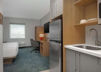 Quality Inn & Suites hotel thumbnail 6