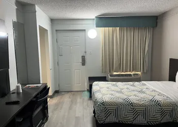 Studio 6 Phoenix, AZ - Midtown hotel thumbnail 5