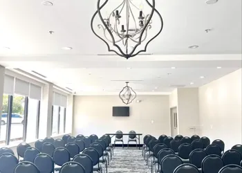 Holiday Inn Express And Suites Washington Dc Noma by IHG hotel thumbnail 2