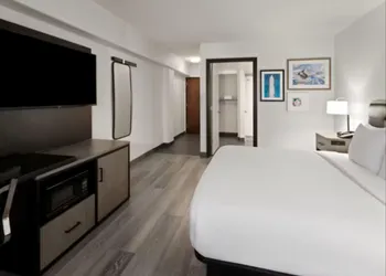 Holiday Inn Express And Suites Washington Dc Noma by IHG hotel thumbnail 7