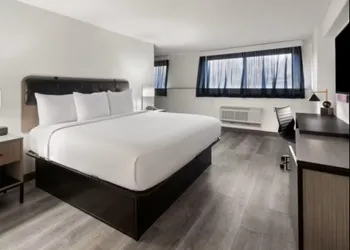 Holiday Inn Express And Suites Washington Dc Noma by IHG hotel thumbnail 8