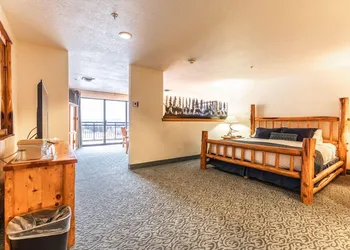 Bartons Club 93 hotel thumbnail 3