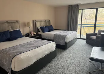 Bartons Club 93 hotel thumbnail 8