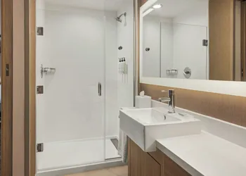 SpringHill Suites by Marriott Eau Claire hotel thumbnail 3