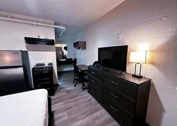 Studio City Suites, A Travelodge By Wyndham hotel thumbnail 4