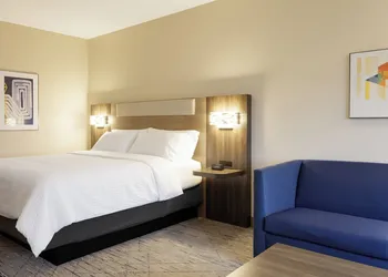 Holiday Inn Express & Suites Linden – Newark South by IHG hotel thumbnail 3