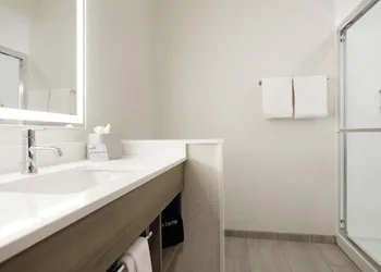 Holiday Inn Express & Suites Linden – Newark South by IHG hotel thumbnail 8