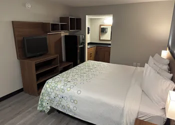 HomeTowne Studios by Red Roof Hagerstown - Williamsport, MD hotel thumbnail 4