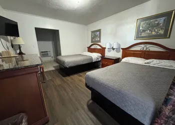 Royal Inn hotel thumbnail 2