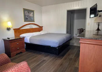 Royal Inn hotel thumbnail 3