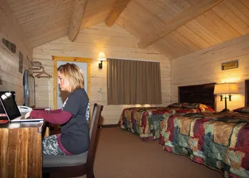 Young's Motel hotel thumbnail 3