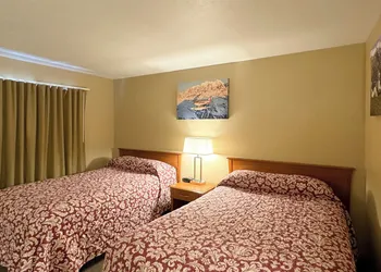 Young's Motel hotel thumbnail 7