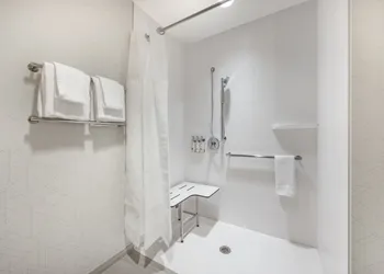 Holiday Inn Express & Suites Nashville West End - Univ Area by IHG hotel thumbnail 3