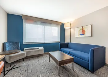 Holiday Inn Express & Suites Nashville West End - Univ Area by IHG hotel thumbnail 6