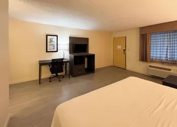 Motel 6 Charlotte, NC - Northlake hotel thumbnail 4