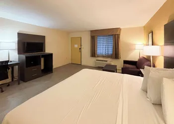Motel 6 Charlotte, NC - Northlake hotel thumbnail 5
