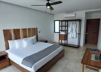 B10 Distinctive Hotel hotel thumbnail 2