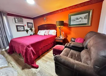 Chesterfield Hotel by OYO Hwy 9 hotel thumbnail 8