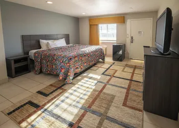 Motel 7 By Oyo Near Phoenix Airport hotel thumbnail 7