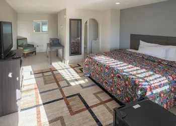 Motel 7 By Oyo Near Phoenix Airport hotel thumbnail 8