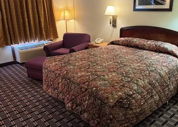 Peddlers Inn Motel hotel thumbnail 5
