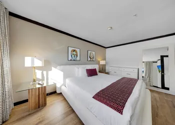 The Shoreline Suites hotel thumbnail 5