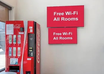 Red Roof Inn PLUS+ Brooklyn - 3rd Ave hotel thumbnail 3