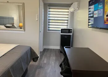 Miracle Motel hotel thumbnail 4