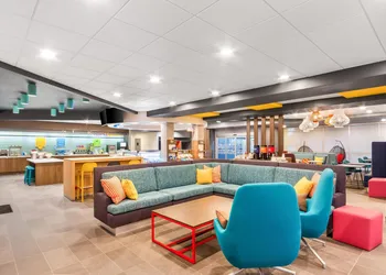 Tru By Hilton Pensacola I-10 North Davis Highway hotel thumbnail 4