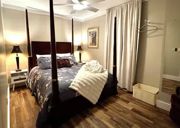 Inn Between the Lakes hotel thumbnail 4
