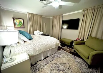 Inn Between the Lakes hotel thumbnail 6