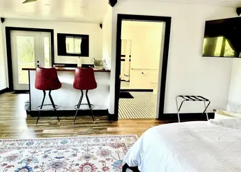 Inn Between the Lakes hotel thumbnail 7
