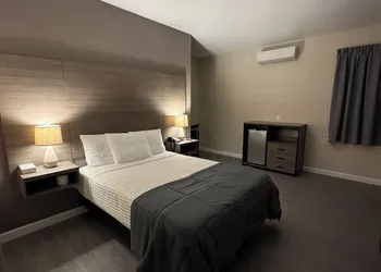 Dream Hotel Bronx hotel thumbnail 5