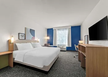 Spark by Hilton Selma hotel thumbnail 4