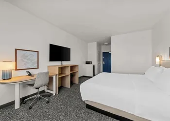 Spark by Hilton Selma hotel thumbnail 5