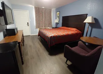 Brooks City Executive Inn hotel thumbnail 3