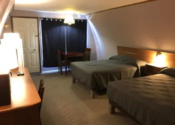 The little chalet motel hotel thumbnail 2