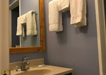 The little chalet motel hotel thumbnail 4