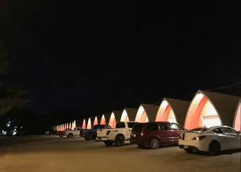 The little chalet motel hotel thumbnail 5