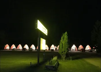 The little chalet motel hotel thumbnail 6