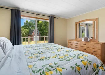 South Arm Retreat 2BDR Lake Charlevoix hotel thumbnail 2