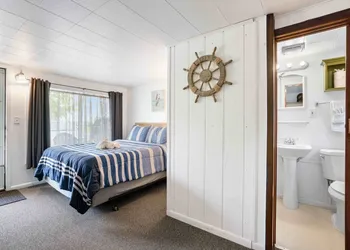South Arm Retreats Standard Room 4 hotel thumbnail 8