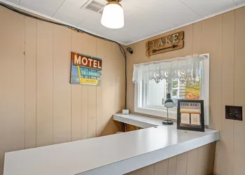 South Arm Retreats Motel Double Room 6 hotel thumbnail 7