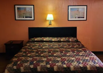 Paul's Motel hotel thumbnail 3