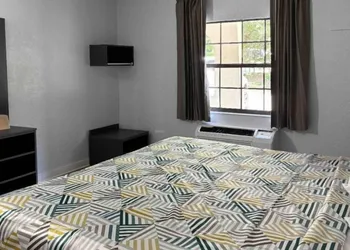 Studio 6 Tallahassee, FL – North Monroe hotel thumbnail 7