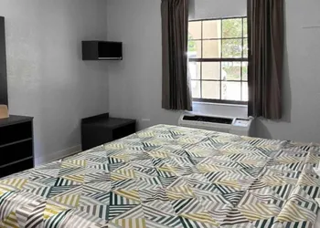 Studio 6 Tallahassee, FL – North Monroe hotel thumbnail 7