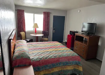 8th Street Motel hotel thumbnail 2