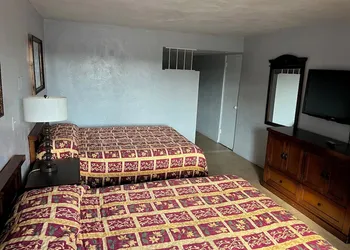 8th Street Motel hotel thumbnail 3