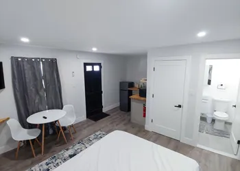 Vermont Suites hotel thumbnail 2